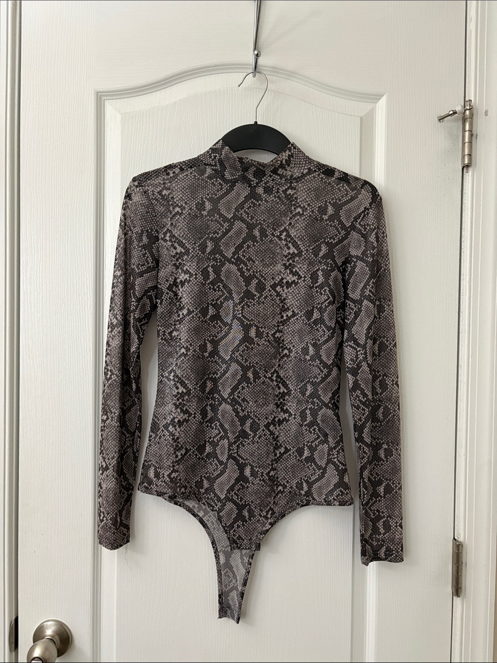 Snake Print Long Sleeve Bodysuit - Gray/Black